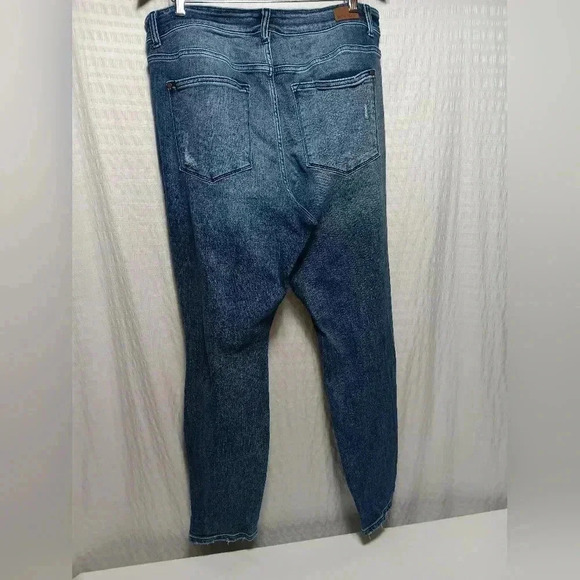 Judy Blue Patch Things Up Boyfriend jeans. Size 18W - Picture 3 of 11